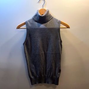 Sleeveless turtleneck sweater